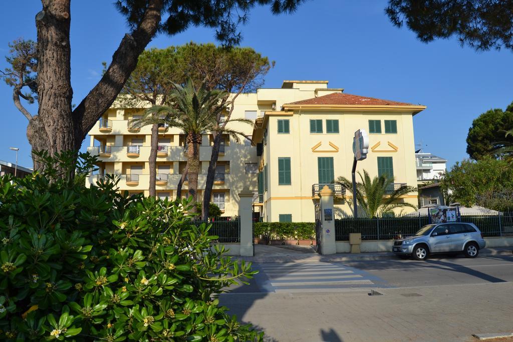 Hotel Quattropalme Tortoreto Exterior photo