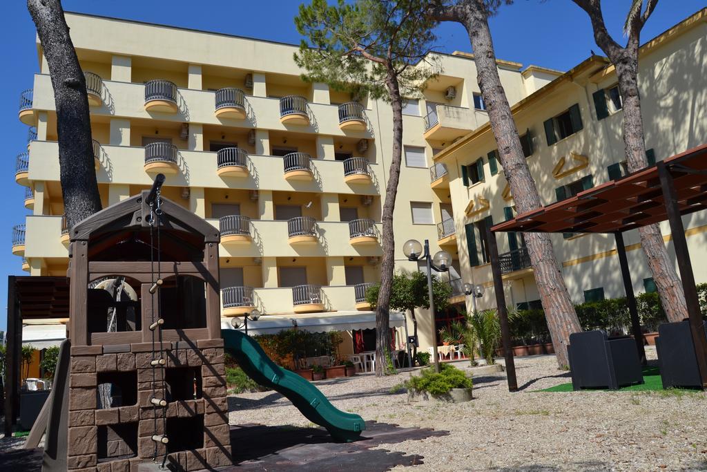 Hotel Quattropalme Tortoreto Exterior photo